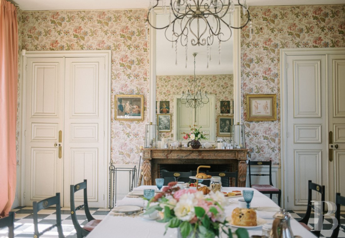 Dans le Calvados, au sud-est de Caen,  un château classique du 18e siècle tout en couleurs - photo  n°9